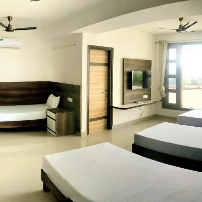 Pride Home Hotel dekat Kompleks Capitol