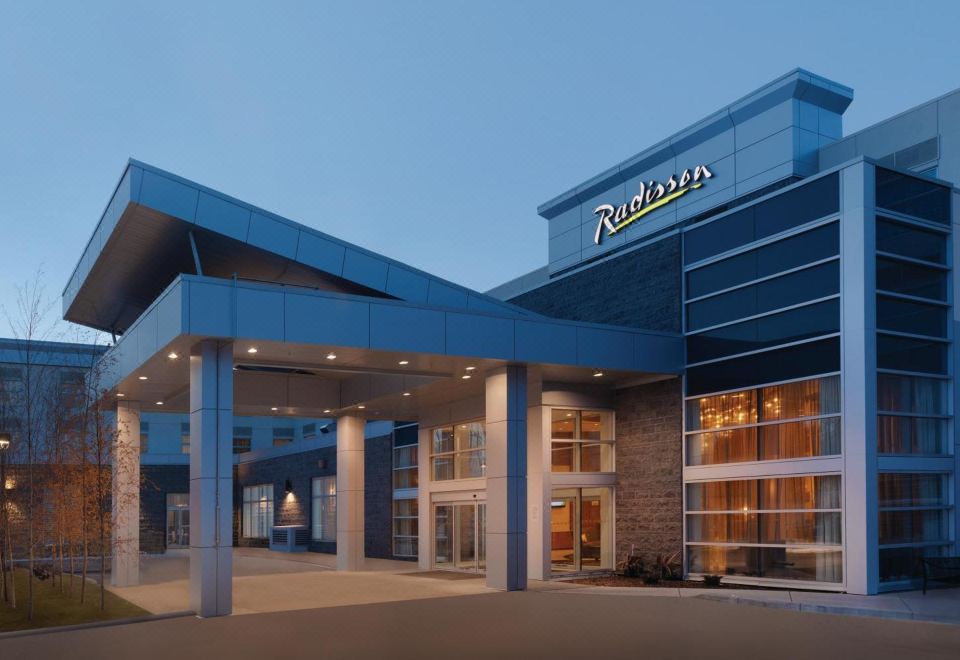 Radisson Blu Conference and Airport Hotel Over view