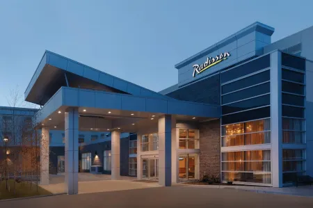 Radisson Hotel & Conference Centre Calgary Airport Отели рядом с Аэропорт Калгари