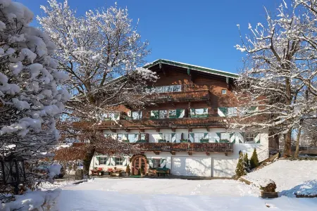 Landsitz Römerhof - Hotel Apartments Отели в г. Кицбюэль