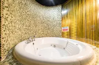 Laria Hotel - Bathtub