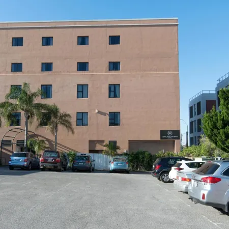 Adelaide Riviera Hotel