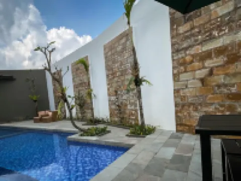 Abriki Village โรงแรมในโวโนโซโบ