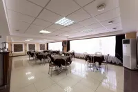 Yaik Hotel - 泳池