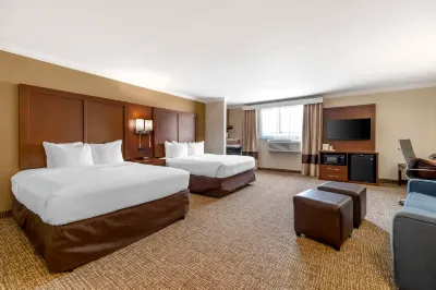 Comfort Suites Các khách sạn gần Brown-Pusey House