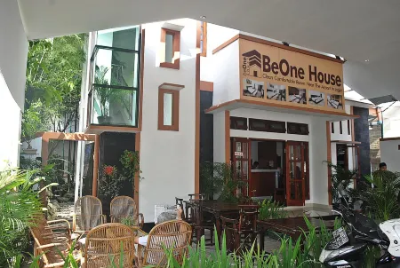 BeOne House Jogja Отели рядом с достопримечательностью «Sari Temple»