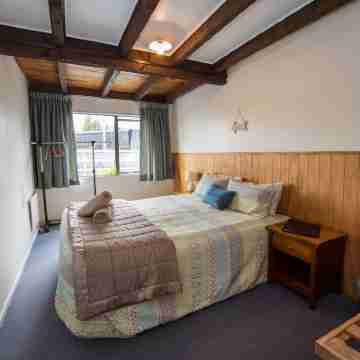 Adventure Lodge and Motels and Tongariro Crossing Track Transport Rooms