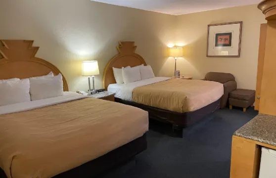 格林菲爾德I 70凱藝套房酒店