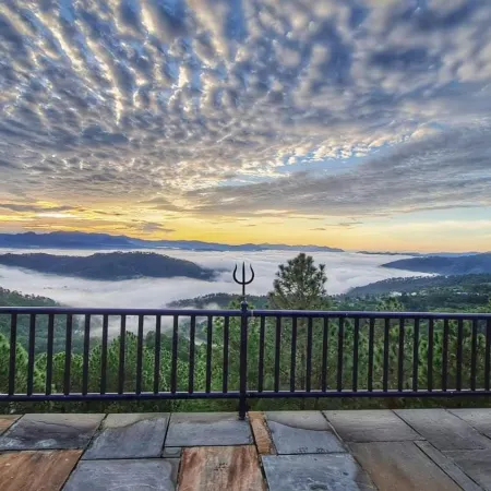 Kasar Rainbow Yoga Retreat