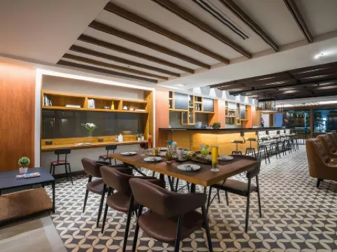 Dang Derm in the Park Khaosan Отели рядом с достопримечательностью «Ват Арун»