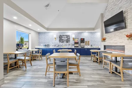 AmericInn by Wyndham Urbana