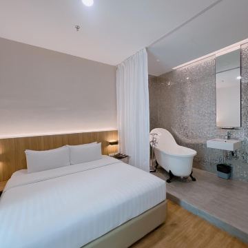 S Hotel Hotele w: Tebrau