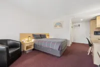 Cooma Motor Lodge Motel - parking