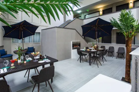 Holiday Inn & Suites Chicago North Shore (Skokie) Отели в г. Найлс