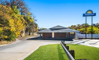 Days Inn by Wyndham Dubuque