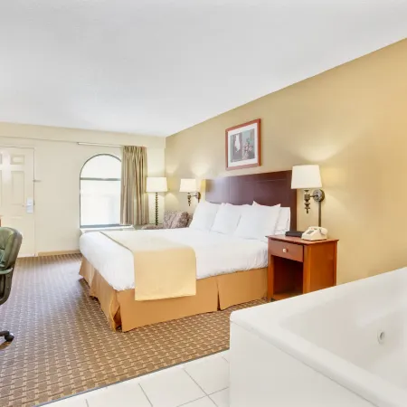 Days Inn & Suites by Wyndham Stockbridge South Atlanta