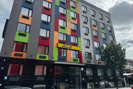 Super 8 by Wyndham Brooklyn Fulton Street/Broadway Junction Отели рядом с достопримечательностью «Бруклинский ботанический сад»