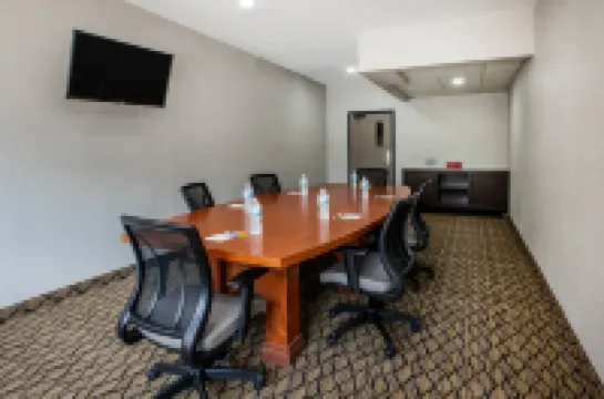 Days Inn & Suites by Wyndham Rochester Hills MI Hotels in Oakland County