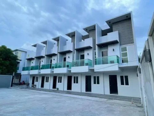 J Spazio Apartelle and Cafe فنادق في باكاكاي