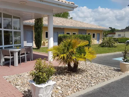 Hôtel Montaigne Montcaret Отели в г. Пинёй