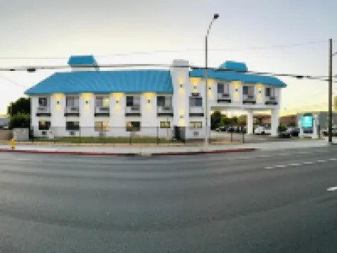 Casa Playa Inn & Suites Stanton Anaheim Area Hotels near Adventure City