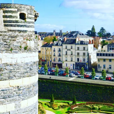 Logis Hôtels- Hôtel Marguerite d'Anjou Angers château