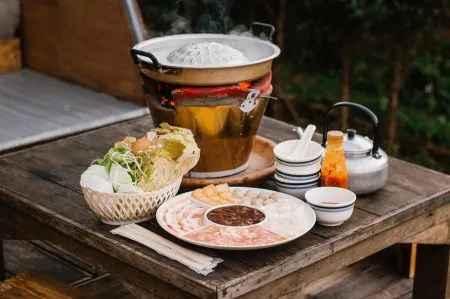 Inthanon Mountain Camp Отели рядом с достопримечательностью «Mork Fa Waterfall»