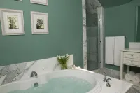 West Cliff Inn, A Four Sisters Inn - Jacuzzi