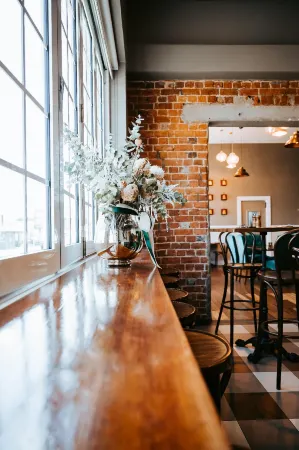 Rix Hotel Motel Отели рядом с достопримечательностью «Charters Towers Visitor Information Centre»