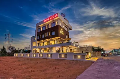 Grand Regal Các khách sạn gần Adarsh group kadegaon