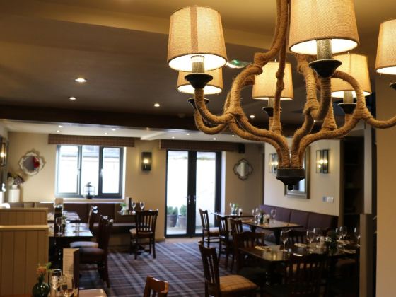 Royal Oak Hotel