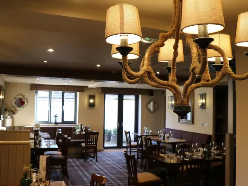 Royal Oak Hotel - homestay