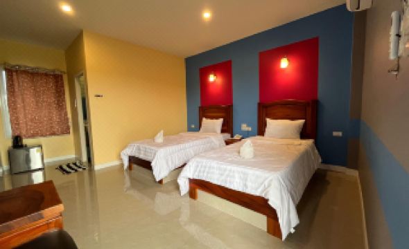 The Palm Resort Kampeang Saen.