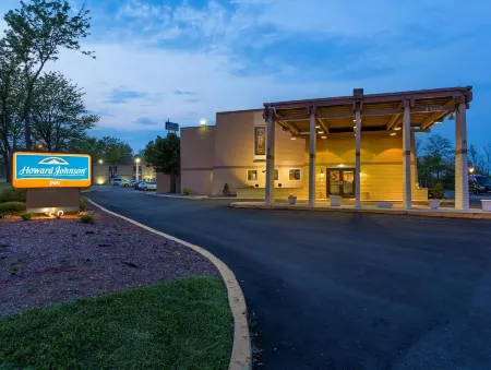 Days Inn & Suites by Wyndham Cincinnati North Отели в г. Спрингдейл