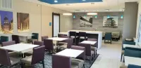 La Quinta Inn & Suites by Wyndham Indianapolis Downtown