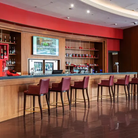 MonArch Moscow Hotel (Монарх Москвабывш. Ренессанс Монарх) Отели рядом с достопримечательностью «ТЦ «Авиапарк»»