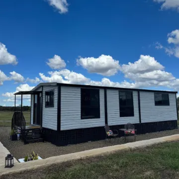 Copper Creek Retreat - Sleep Next Door to the Lions