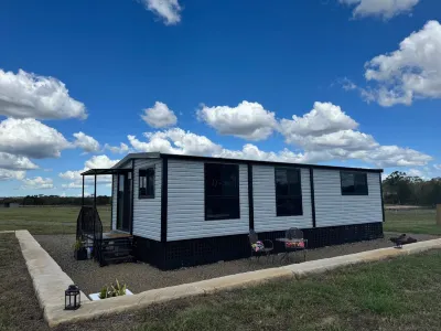 Copper Creek Retreat - Sleep Next Door to the Lions Hotels near Hunter Valley Wildlife Park