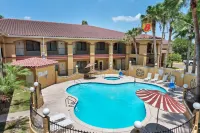 Super 8 by Wyndham Weslaco - Wi-Fi