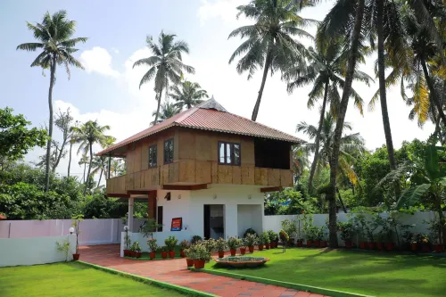 Cherai Beach Residency - مسبح خاص