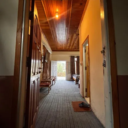 Hotel Kehkashan