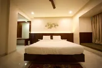 Veerdency Luxury Resort - Pool