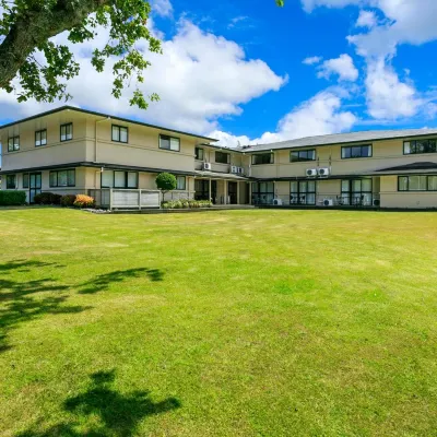 Albany Oak Motel Hotels near North Harbour Stadium