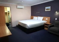 Sun Palms Motel - parking