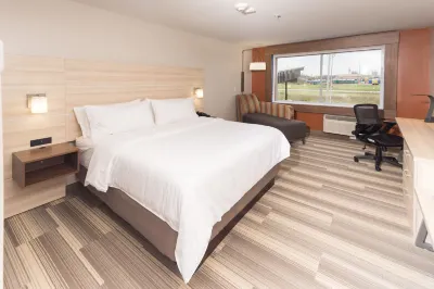 Holiday Inn Express & Suites Auburn Hotel dekat Eckhart Park