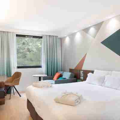 Holiday Inn Marseille Airport Rooms