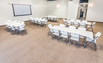 Days Inn & Suites by Wyndham Lake Okeechobee