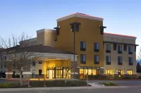 University Hotel - Davis Area فنادق في Winters