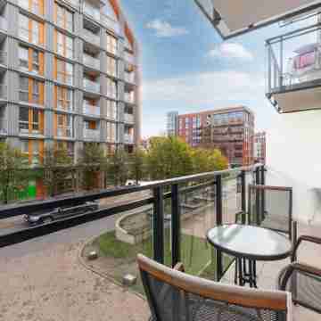 Aura III Apartments & Free Parking by Downtown Apartments Others