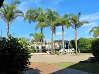 Chapman Court - Airport Shuttle